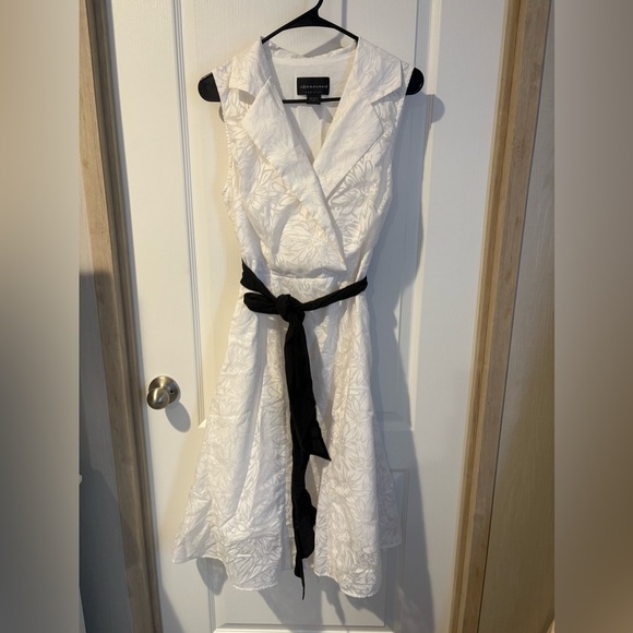 Connected apparel size 10 white dress with black sash - Picture 1 of 4